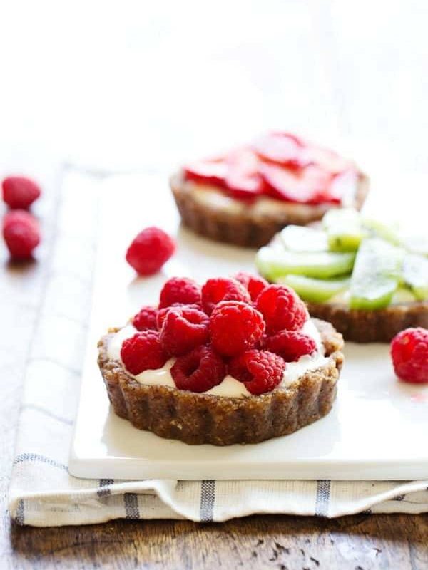 No-Bake Fruit Pizzas - nutritious raw ingredients and no refined sugar in these pretty little desserts! | pinchofyum.com