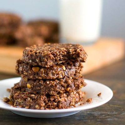 snickers-cookies on plate